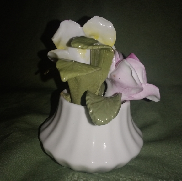 House Of Goebel Flowers Vase Bone China Figurine - Picture 4 of 8